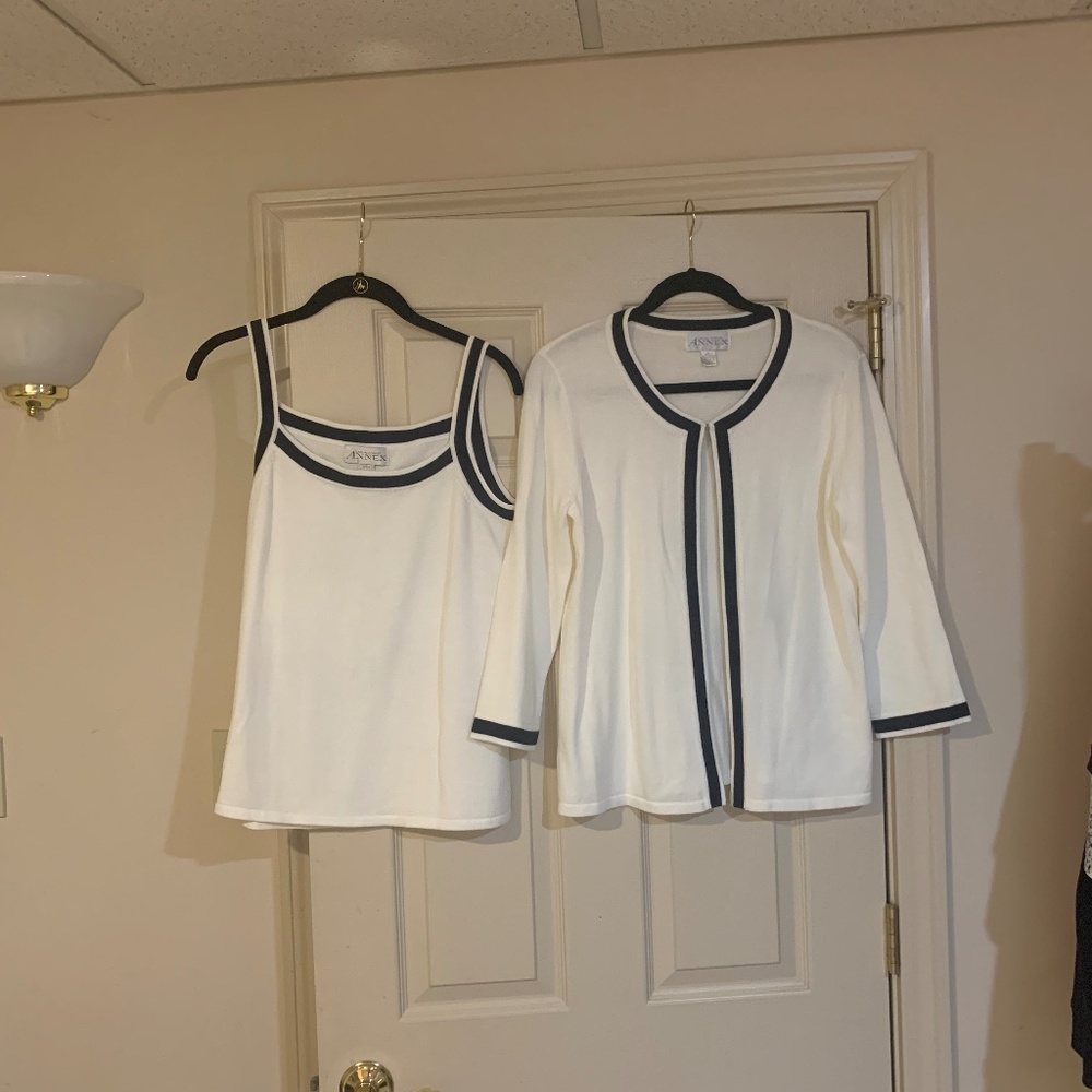 Casual Corner Annex Ivory/Navy Blue Twin Sweater Set sz L